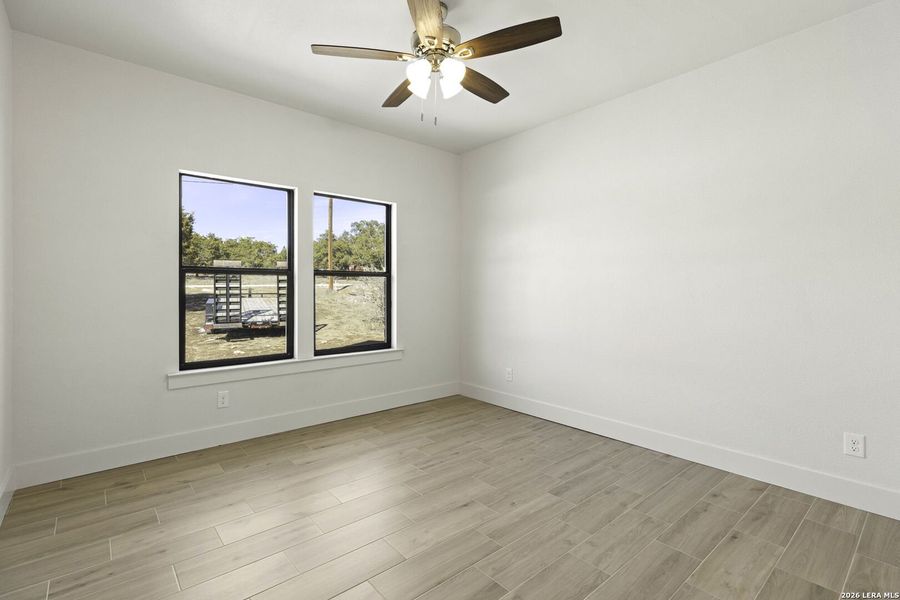 Spacious, unfurnished interior of a new home in , Canyon Lake (Image 26).