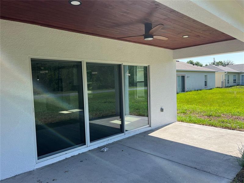 Exterior details and patio area of a home in , Kissimmee (Image 2).