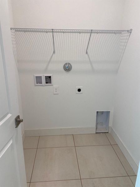 Spacious, unfurnished interior of a new home in Preserves at Park Trace, Stuart (Image 10).