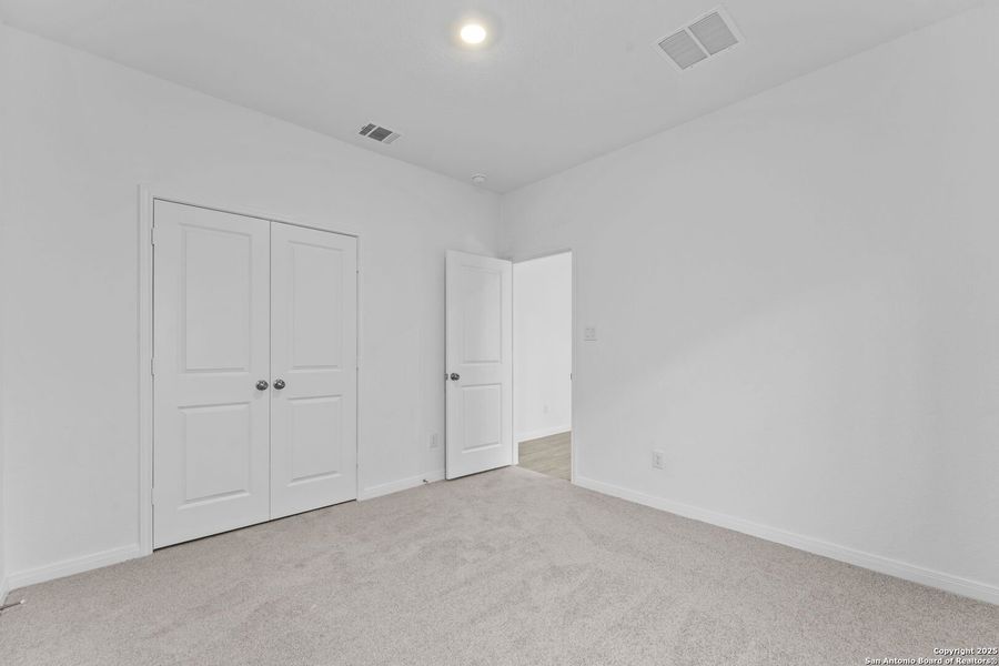 Spacious, unfurnished interior of a new home in Gatehouse: Brookstone II Collection, New Braunfels (Image 18).