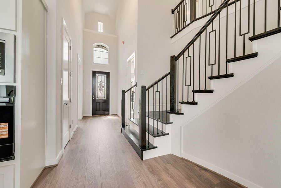 Spacious, unfurnished interior of a new home in Edgewater, Fate (Image 17).
