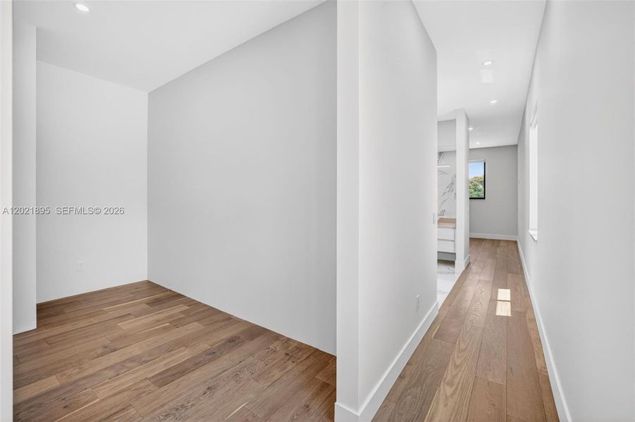 Spacious, unfurnished interior of a new home in , Pompano Beach (Image 26).
