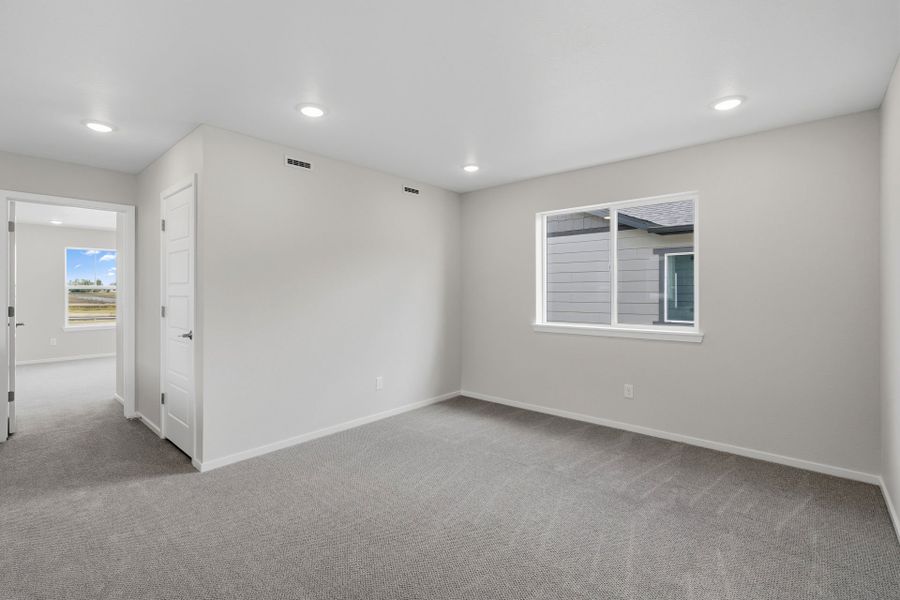 Spacious, unfurnished interior of a new home in Barefoot Village, Firestone (Image 20).