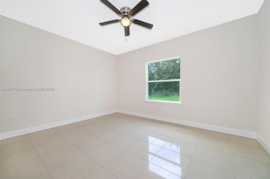 Spacious, unfurnished interior of a new home in , Kissimmee (Image 19).