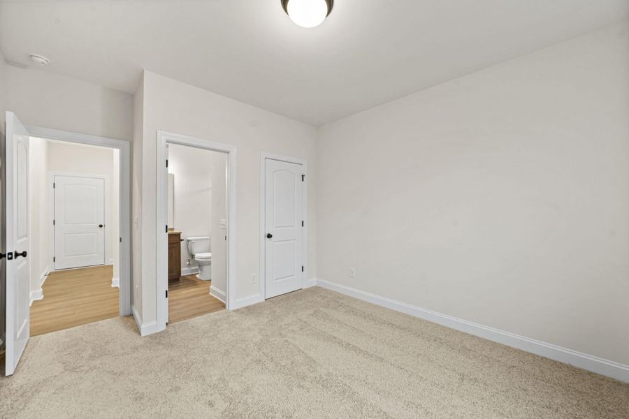 Spacious, unfurnished interior of a new home in Pisgah Park, Kernersville (Image 33).