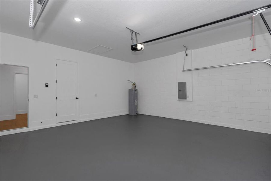 Spacious, unfurnished interior of a new home in , Ocala (Image 35).
