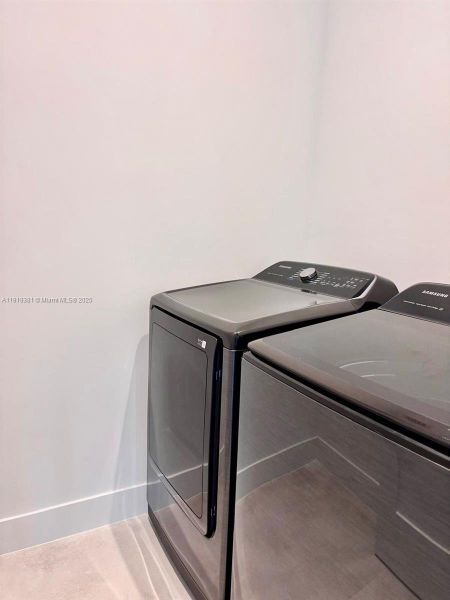 Close-up of interior finishes inside a home in , Deerfield Beach (Image 10).