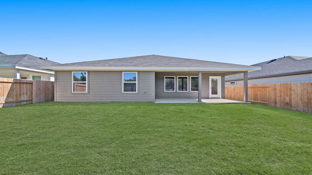 Exterior details and patio area of a home in Silverthorne, Conroe (Image 4).