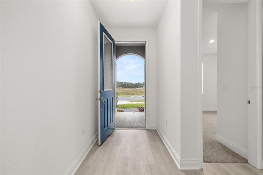 Spacious, unfurnished interior of a new home in Reserve at Hammock Oaks, Lady Lake (Image 17).