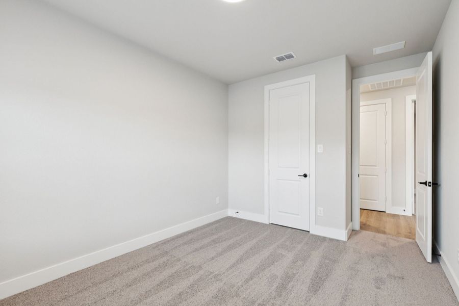Spacious, unfurnished interior of a new home in Dove Hollow, Waxahachie (Image 29). Spacious, unfurnished interior of a new home in Dove Hollow, Waxahachie (Image 29).