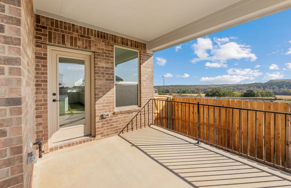 Exterior details and patio area of a home in Crescent Bluff, Georgetown (Image 3).