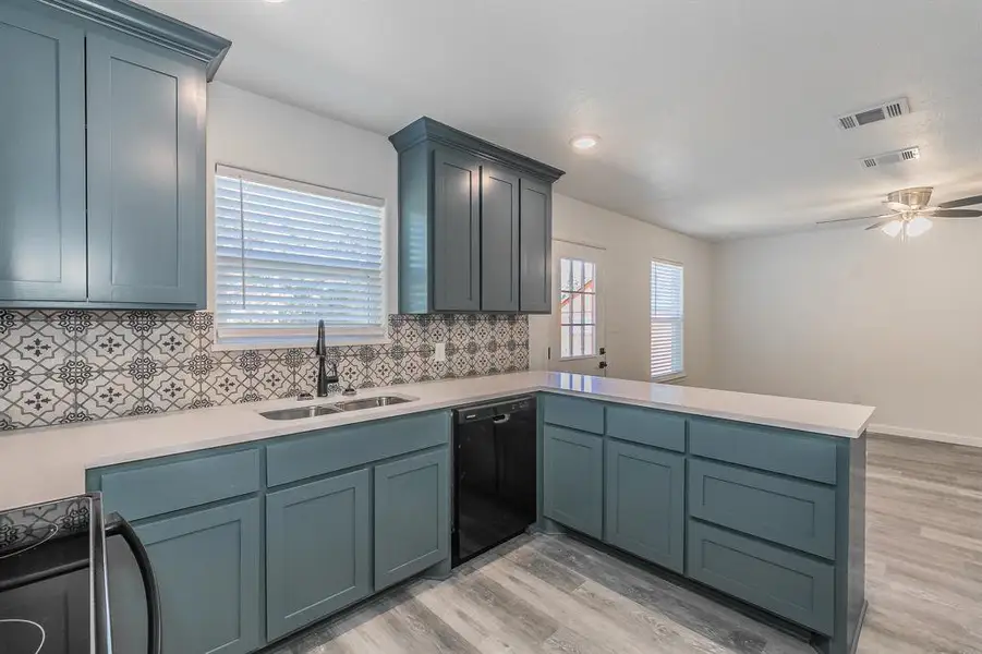 Furnished interior view inside a new home in , Alvarado (Image 8).