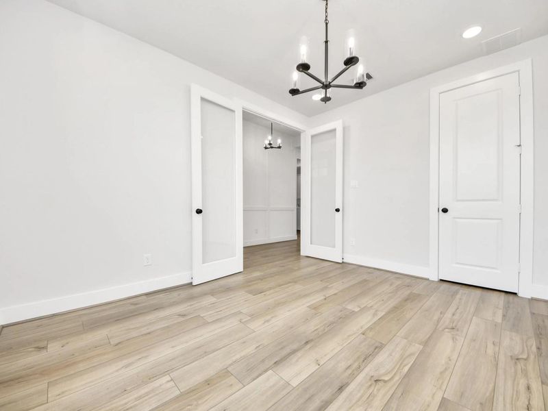 Spacious, unfurnished interior of a new home in Lago Mar, Texas City (Image 22).