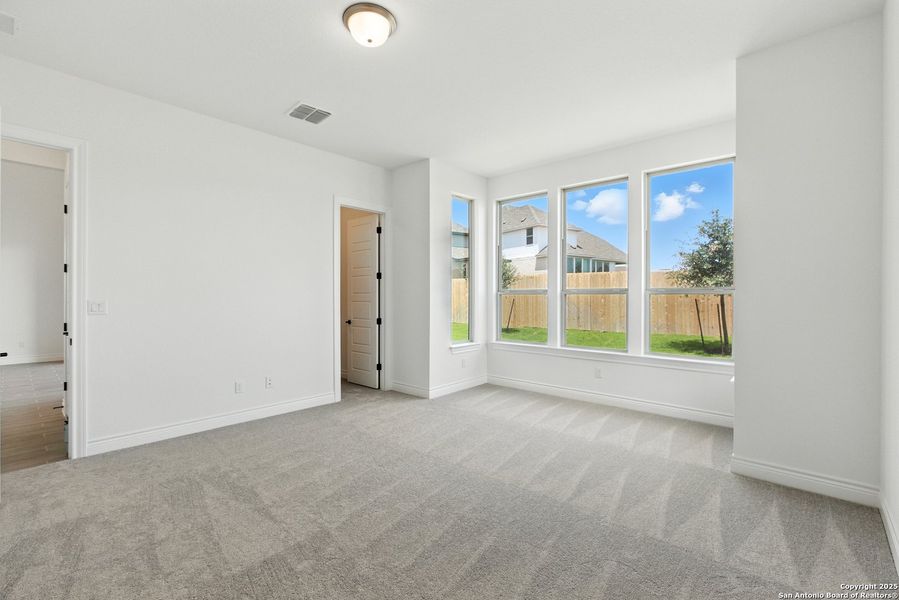 Spacious, unfurnished interior of a new home in Bison Ridge, San Antonio (Image 14). Spacious, unfurnished interior of a new home in Bison Ridge, San Antonio (Image 14).