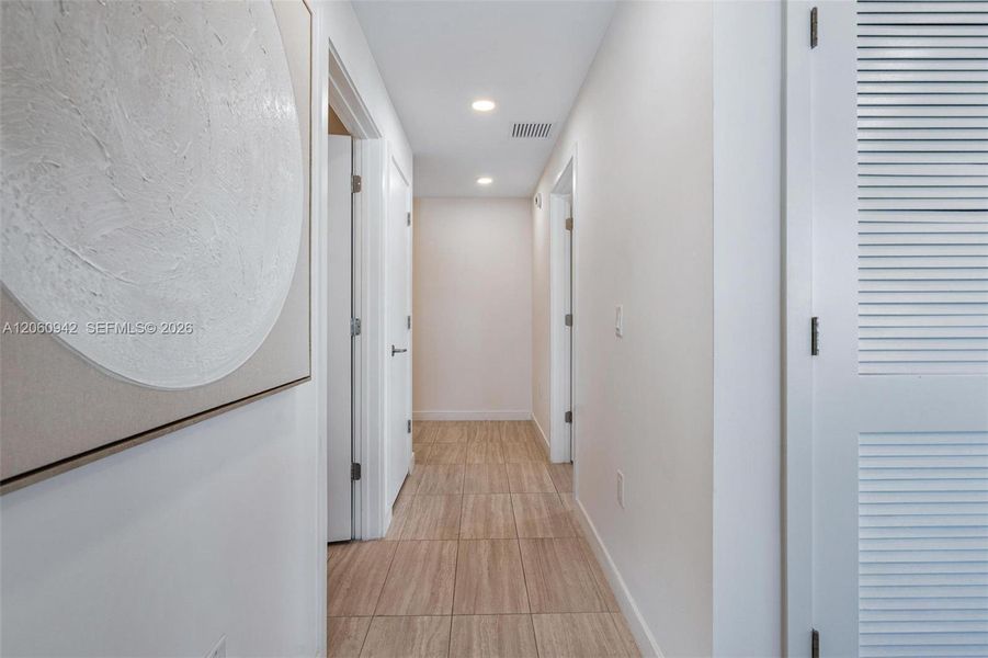 Spacious, unfurnished interior of a new home in , Miami Beach (Image 21).