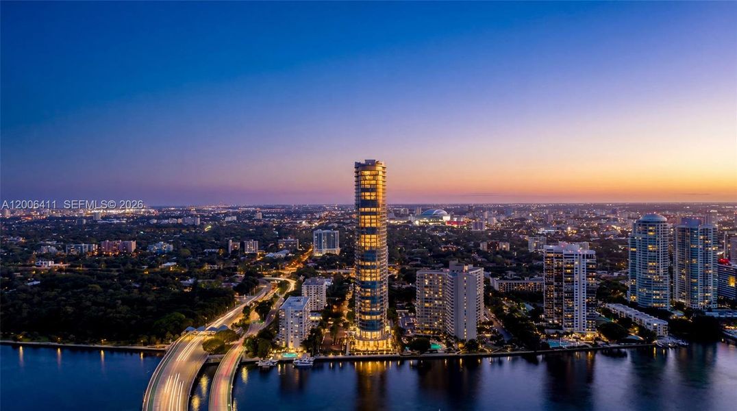Condo located in Miami, FL showcasing its design and architecture (Image 29).