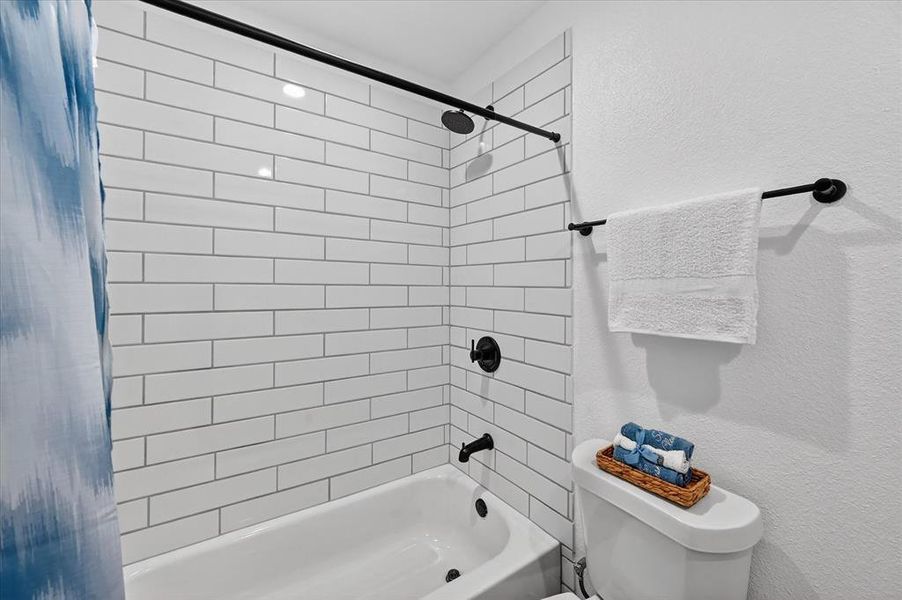 Furnished interior view inside a new home in , Kennedale (Image 8).