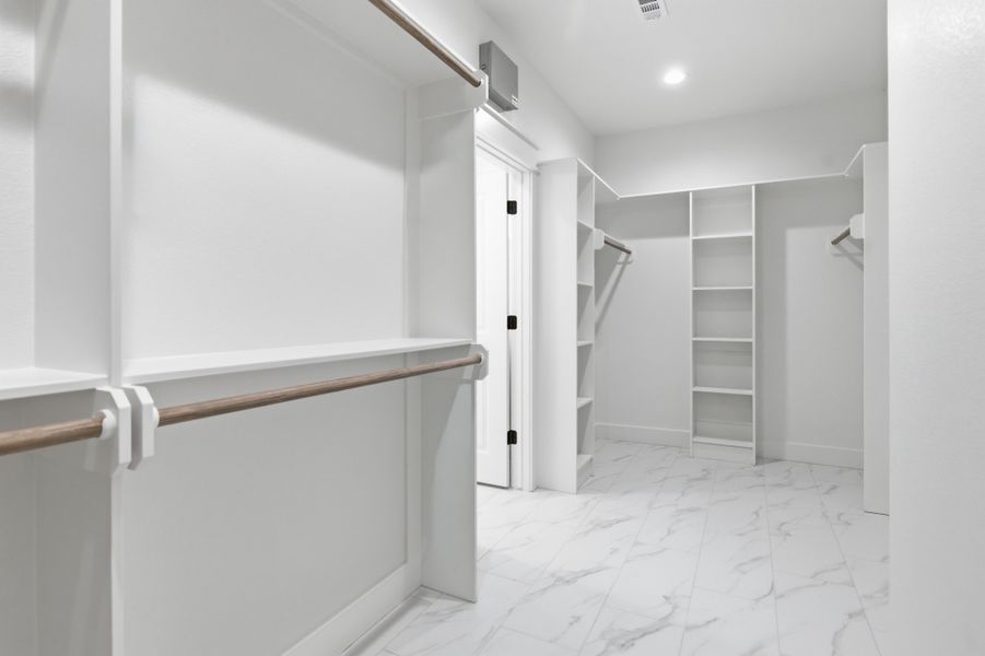 Spacious, unfurnished interior of a new home in Windmill Hill, Bryan (Image 23).