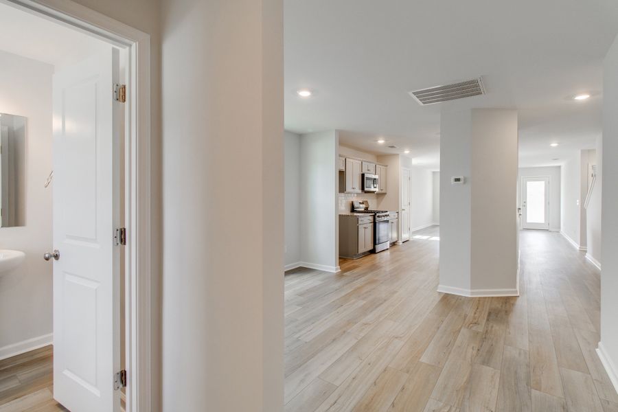 Spacious, unfurnished interior of a new home in Ellington, Elgin (Image 14).
