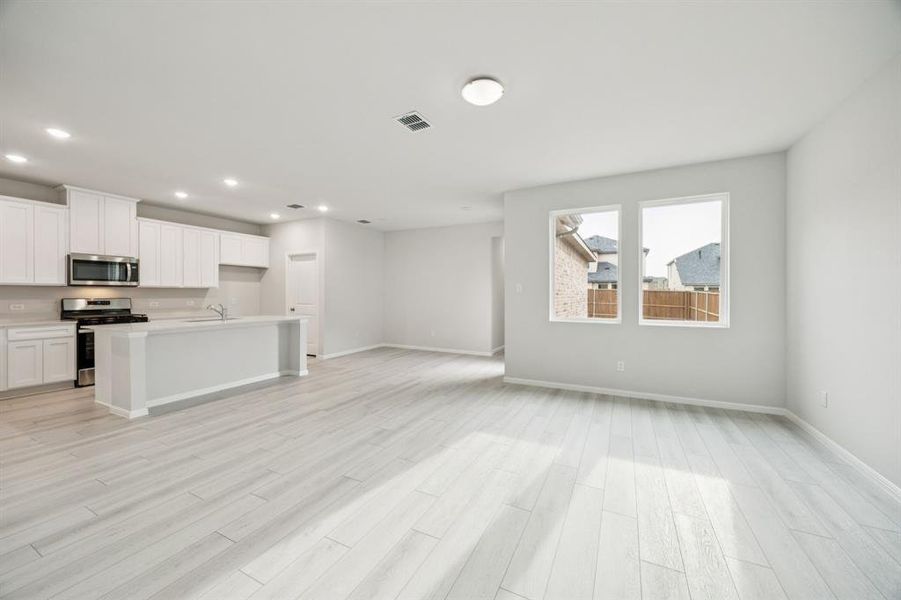 Spacious, unfurnished interior of a new home in Bellagio, Forney (Image 10).