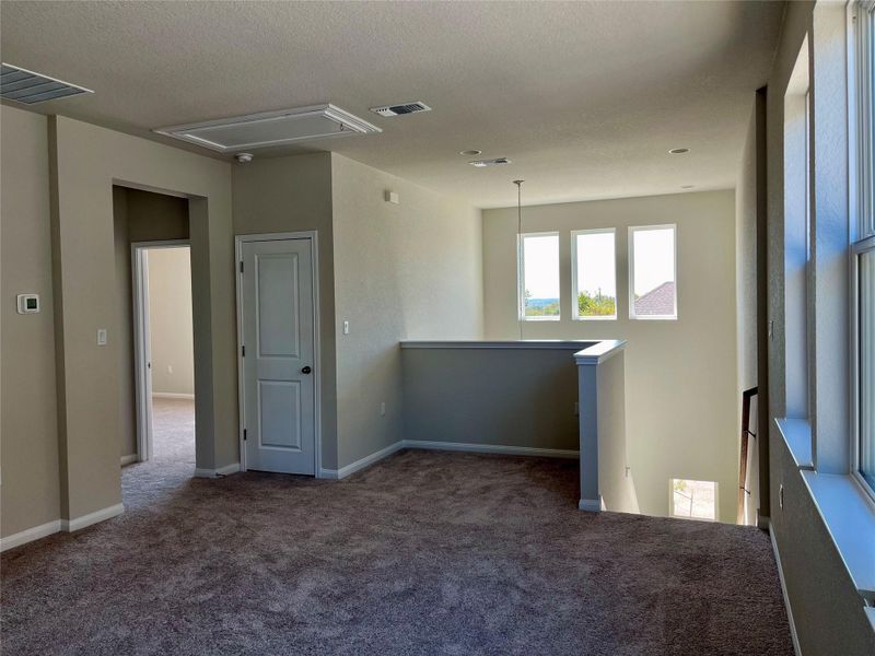 Spacious, unfurnished interior of a new home in Fleetwood, Dripping Springs (Image 8).