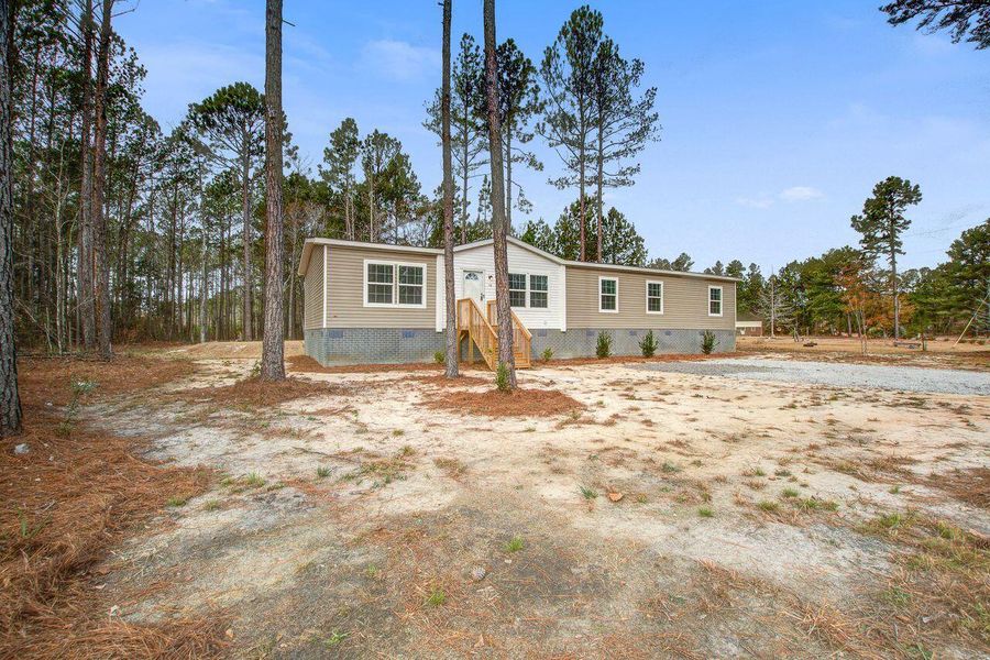 Exterior details and patio area of a home in , Walterboro (Image 18).
