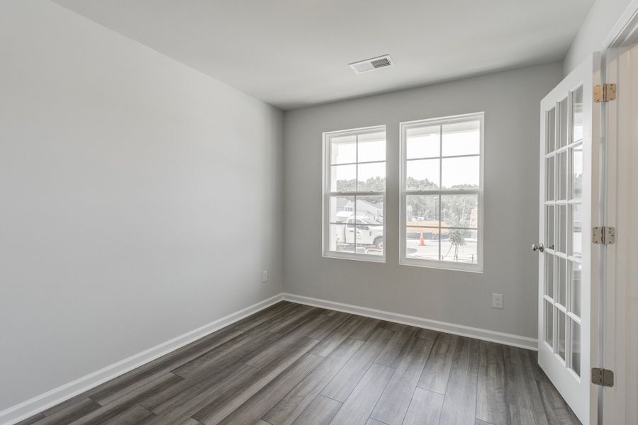 Spacious, unfurnished interior of a new home in Bluefield, Lexington (Image 16).