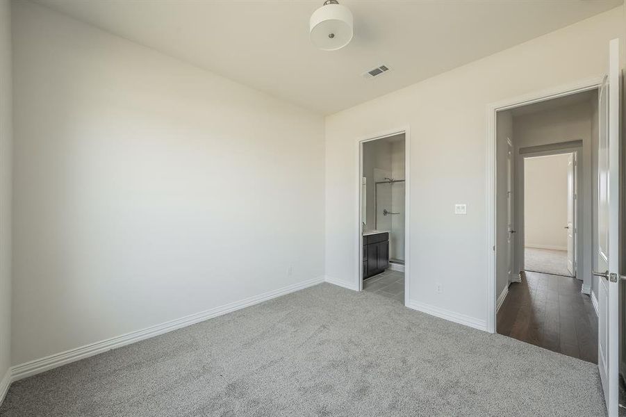 Spacious, unfurnished interior of a new home in Matthews Farms, Venus (Image 23). Spacious, unfurnished interior of a new home in Matthews Farms, Venus (Image 23).