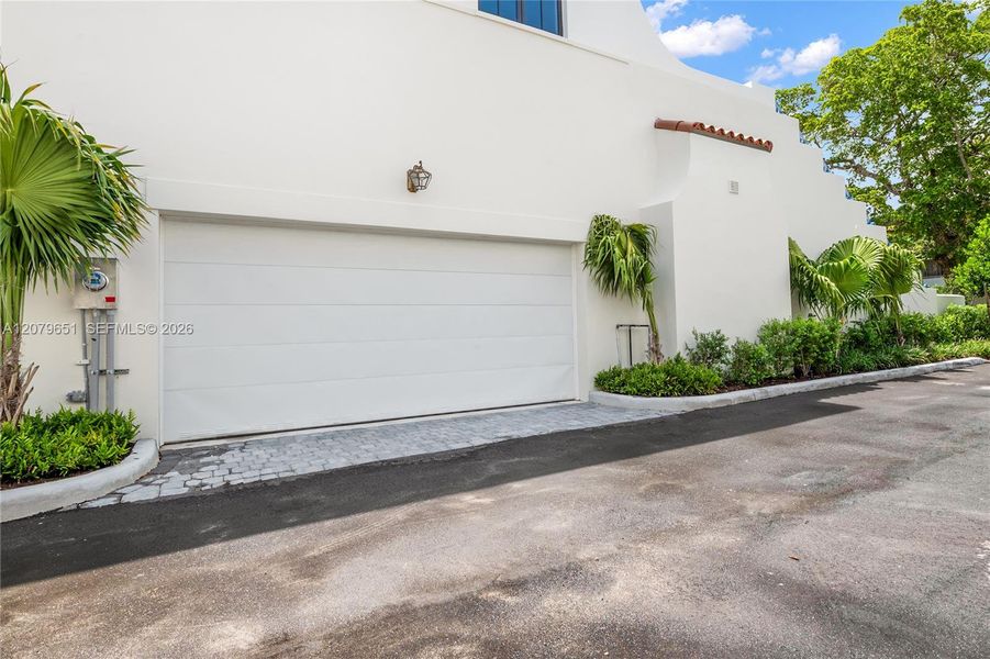 Exterior details and patio area of a home in , Coral Gables (Image 28).