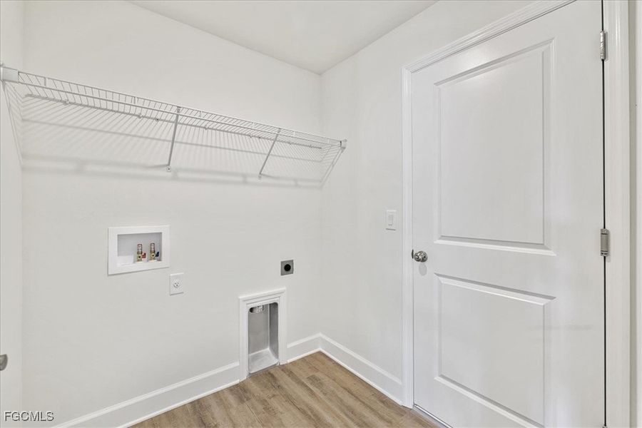 Spacious, unfurnished interior of a new home in Cape Coral, Cape Coral (Image 23).