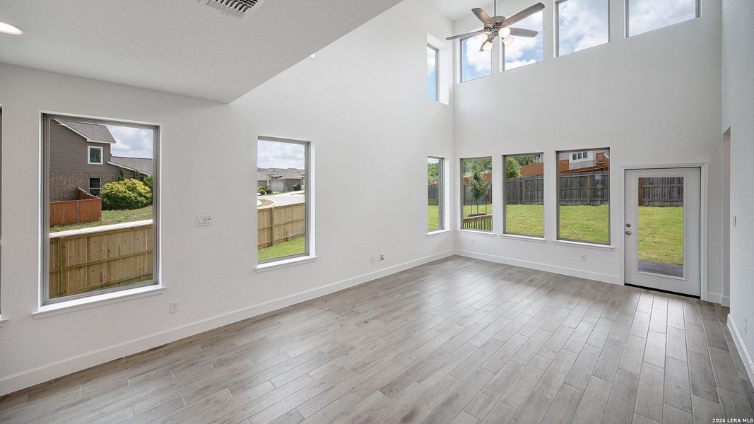 Spacious, unfurnished interior of a new home in Ladera, San Antonio (Image 24).