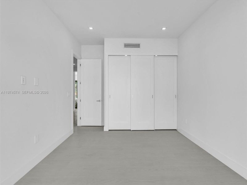 Spacious, unfurnished interior of a new home in , Dania Beach (Image 28).