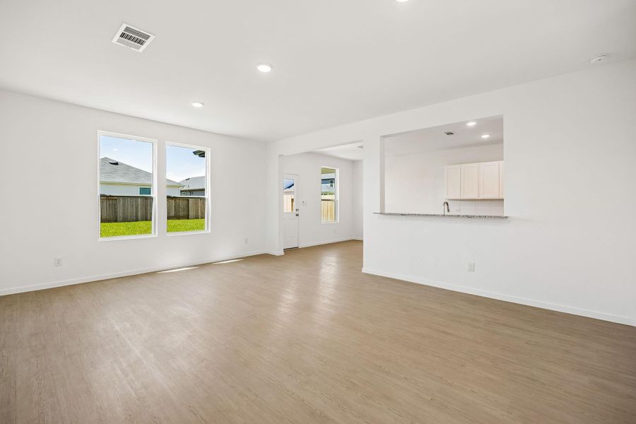 Spacious, unfurnished interior of a new home in Montgomery Bend, Montgomery (Image 20).