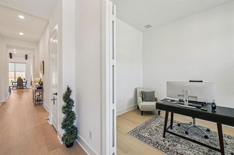 Furnished interior view inside a new home in Ridge Crossing, Waxahachie (Image 27).