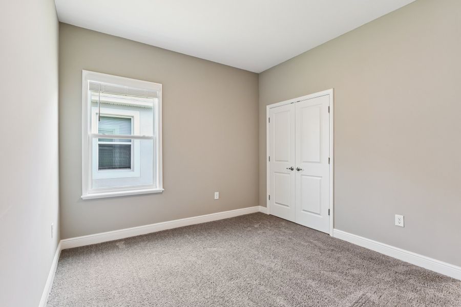 Spacious, unfurnished interior of a new home in Oakstone Farms, Leesburg (Image 27).