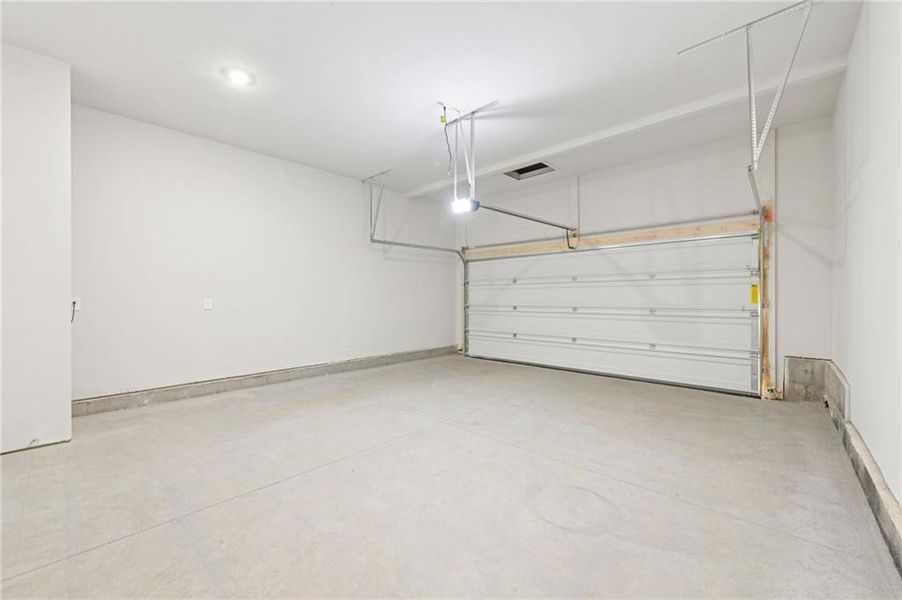 Spacious, unfurnished interior of a new home in Martin Springs - Estate Series, Lawrenceville (Image 48). Spacious, unfurnished interior of a new home in Martin Springs - Estate Series, Lawrenceville (Image 48).
