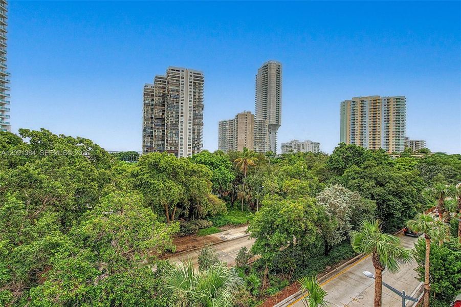 Condo located in Miami, FL showcasing its design and architecture (Image 3).