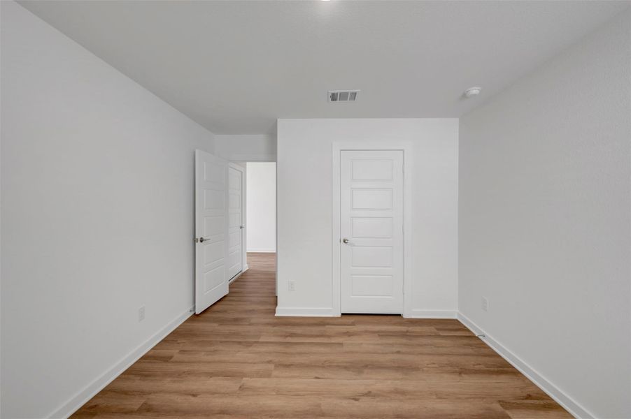 Spacious, unfurnished interior of a new home in Summerview, Fulshear (Image 22). Spacious, unfurnished interior of a new home in Summerview, Fulshear (Image 22).