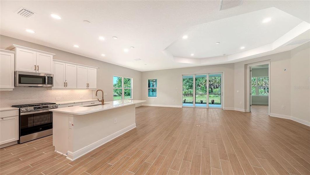 Spacious, unfurnished interior of a new home in Grand Park, Sarasota (Image 21).