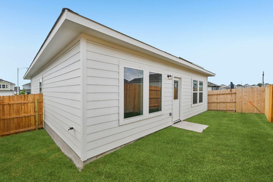 Exterior details and patio area of a home in Edgebrooke, Pflugerville (Image 4).