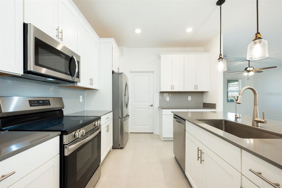 Furnished interior view inside a new home in Tohoqua, Kissimmee (Image 5).