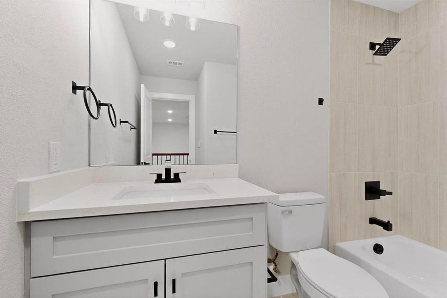 Furnished interior view inside a new home in , Rowlett (Image 13).