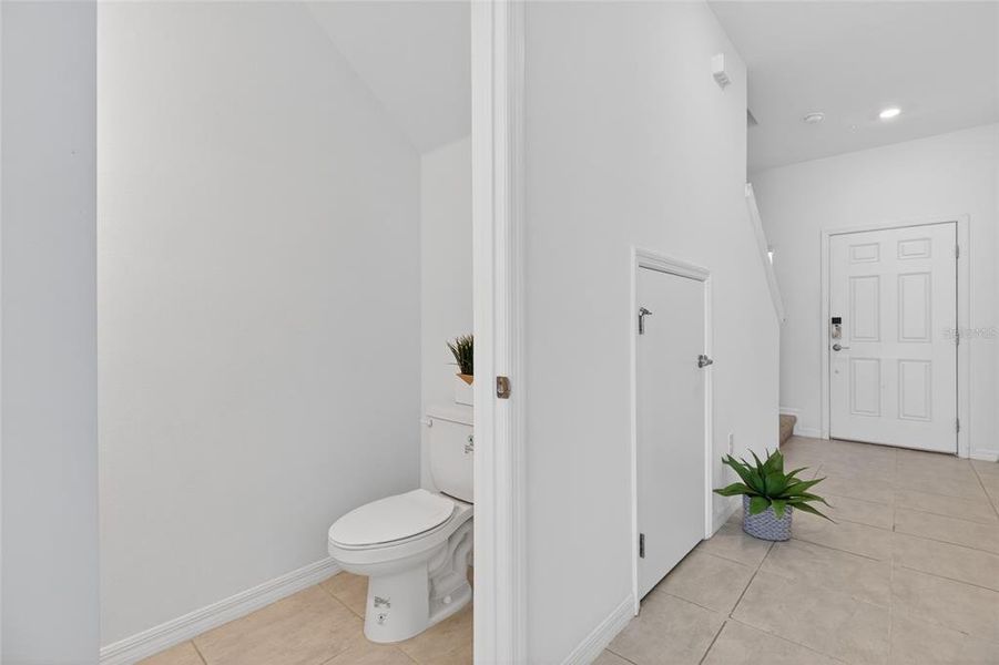 Furnished interior view inside a new home in , Wesley Chapel (Image 38).