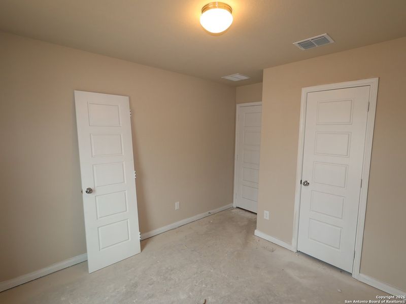 Spacious, unfurnished interior of a new home in Agave, San Antonio (Image 13).