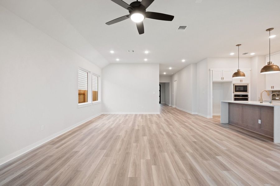 Spacious, unfurnished interior of a new home in Lagos Reserve, Manor (Image 24).