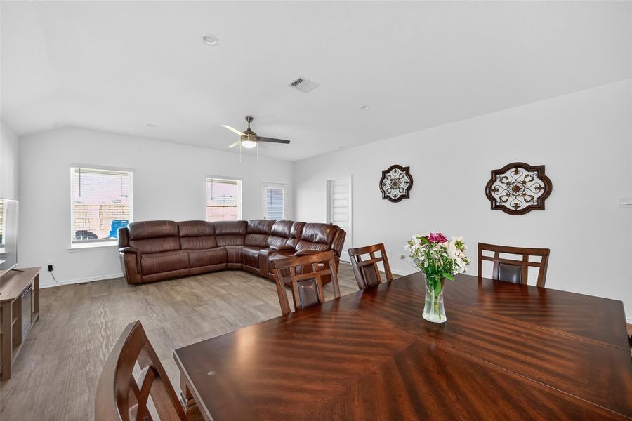 A refined space ideal for memorable meals and intimate celebrations.