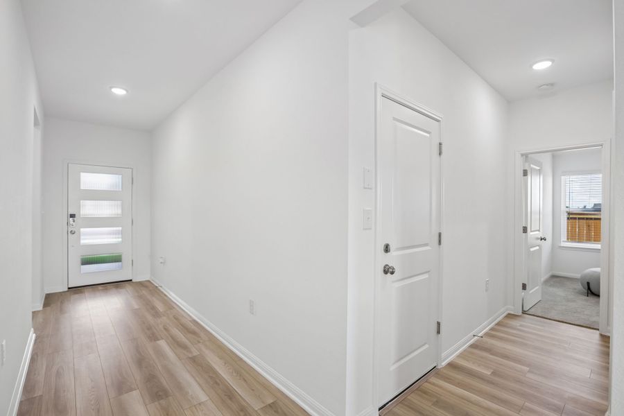 Spacious, unfurnished interior of a new home in Lisso, Pflugerville (Image 40).