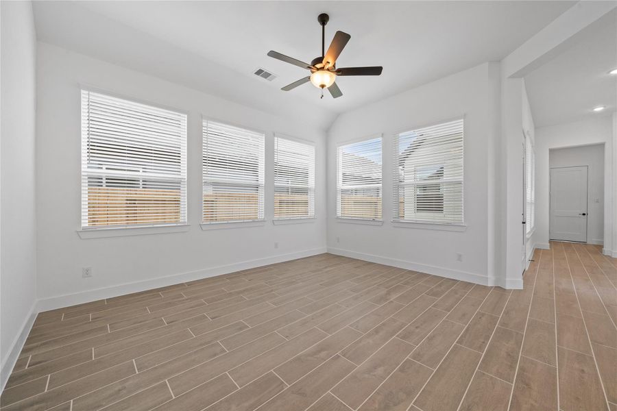 Spacious, unfurnished interior of a new home in Riceland, Mont Belvieu (Image 14).