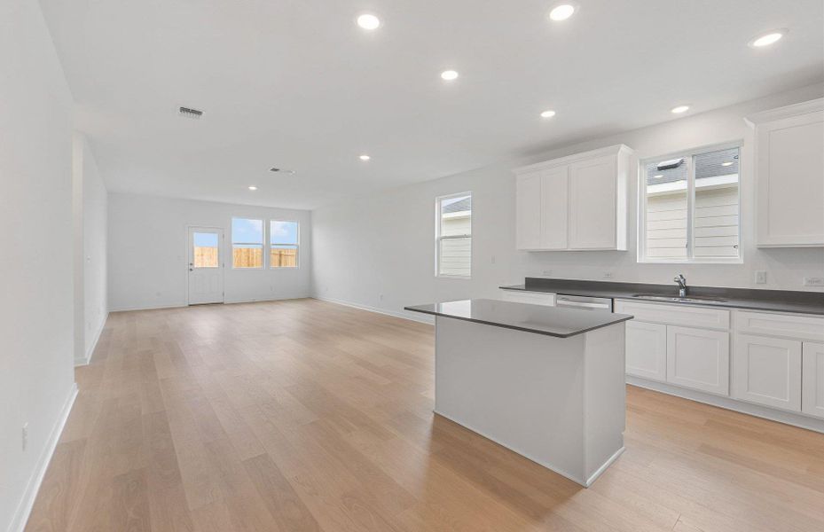 Spacious, unfurnished interior of a new home in Alto, San Marcos (Image 14).