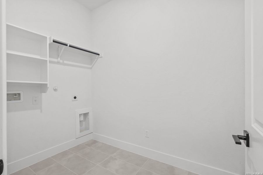Spacious, unfurnished interior of a new home in Mayfair, New Braunfels (Image 25).